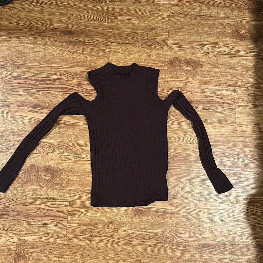 American Eagle Open Shoulder Long sleeve